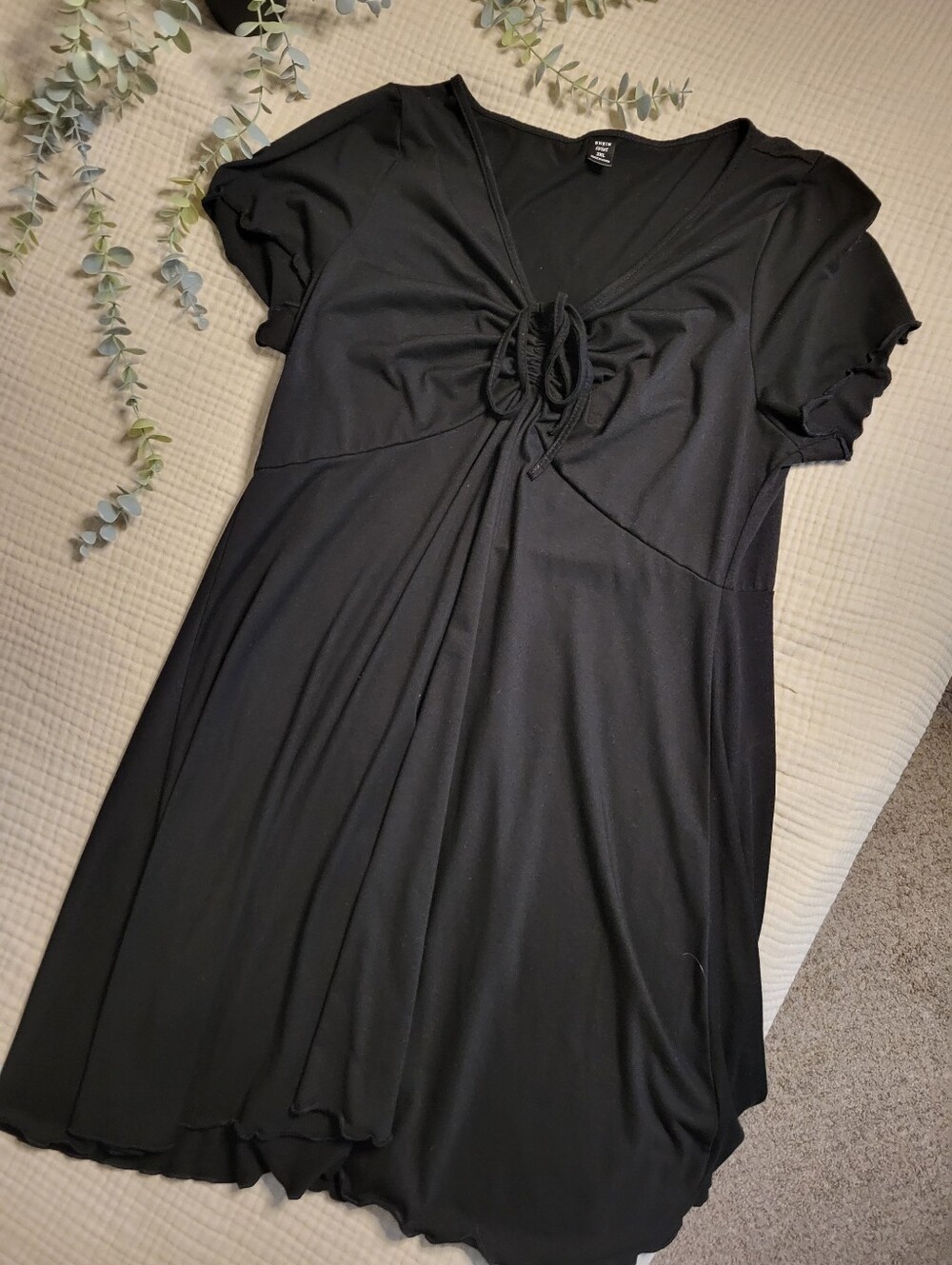 SHEIN Black V-Neck Tie-Front Mini Dress